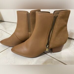Clark’s collection Ellaine Vibe Ankle Boots size 9